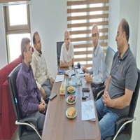 نشست مجتمع صنعتی پرورش شترمرغ کیان لوکا ماکیان با رئیس مرکز تحقیقات و آموزش کشاورزی و منابع طبیعی استان بوشهر